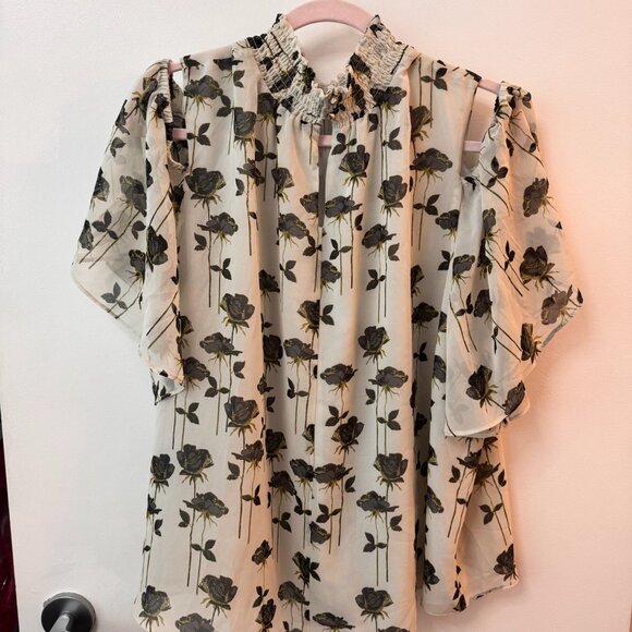 ✨ Rachel Roy | Cold Shoulder Floral Top | Size 2X ✨ - Picture 3 of 8